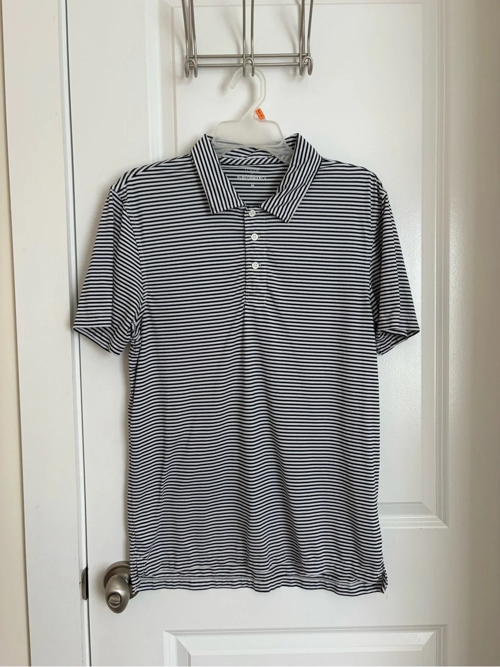 J CREW | MEN’S PERFORMANCE POLO | NAVY AND BLUE STRIPED | SIZE MEDIUM